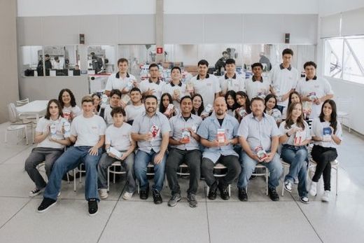 As turmas que mais arrecadaram. Técnico em Desenvolvimento de Sistemas, do instrutor Alexandre Vinicius Brito, e Mecânico de Usinagem, do instrutor Julian Ferrari