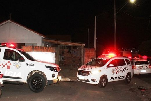 Tentativa de feminicídio. Diversas viaturas da Polícia Militar foram mobilizadas