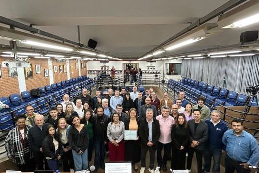 Parabéns à Etec-Matão! Moção de Louvor e Reconhecimento foi entregue à diretora Ana Cláudia Câmara Pereira