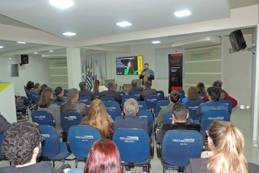 Kurth Tonn. Consultor de Marketing e Comunicação do Sebrae-SP apresentou ferramentas de Inteligência Artificial aplicáveis ao varejo