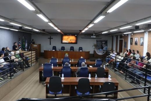 Apresentação. Projeto disponibiliza ao público, em formato digital, livros que reúnem atas de sessões, projetos de lei, resoluções, decretos e outros documentos oficiais