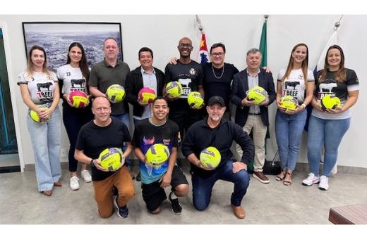 No gabinete do prefeito. Michele Vitucci, Maju Baccarin, Luiz Adriano Ramos (Coelho), Diego Mingorance, Fernando Araújo, José Orlando Mingossi, Cido Ferrari, Fran Ferreira, Mary Anne, Rodrigo Pedrasso