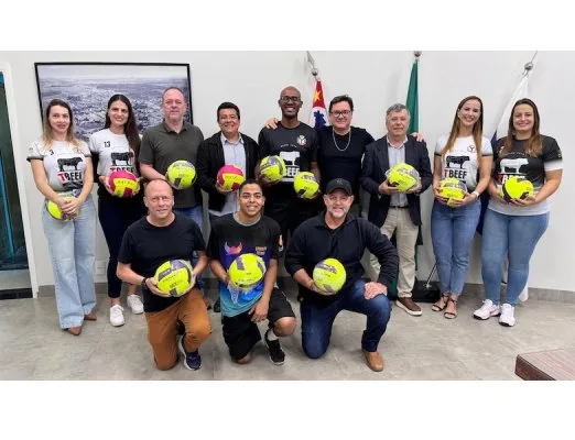No gabinete do prefeito. Michele Vitucci, Maju Baccarin, Luiz Adriano Ramos (Coelho), Diego Mingorance, Fernando Araújo, José Orlando Mingossi, Cido Ferrari, Fran Ferreira, Mary Anne, Rodrigo Pedrasso