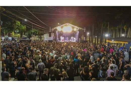 Na Rua do Esquenta "Alaor Prado". Milhares de pessoas compareceram ao evento no último sábado (26)