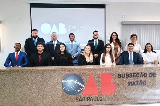 Na sede da entidade. Em pé: Helder Bernardi Neto, Rodnei Rodrigues, Fábio Alberto, Geovanni dos Santos, Fabiana Pires e Bianca de Oliveira; sentados: José Moreira, Jorge da Silva Neto, Cássia Brito, C