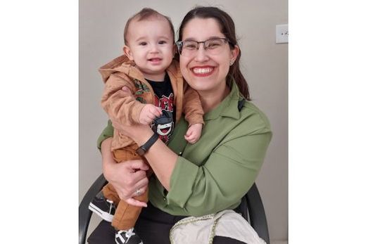 Amanda Beatriz da Rocha Capparelli. Mãe do Rafael amamenta o próprio bebê e ainda faz doação de leite humano