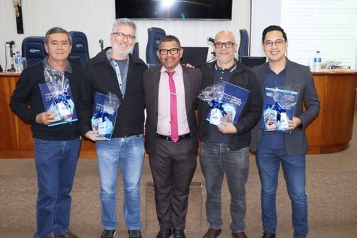 Vereador Policial Carmo entregou Moções de Louvor e Reconhecimento  aos homenageados