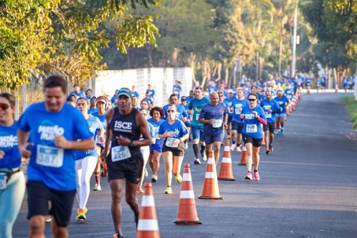 Participantes fizeram percursos percursos de 5 km (corrida) e 3 km (caminhada)