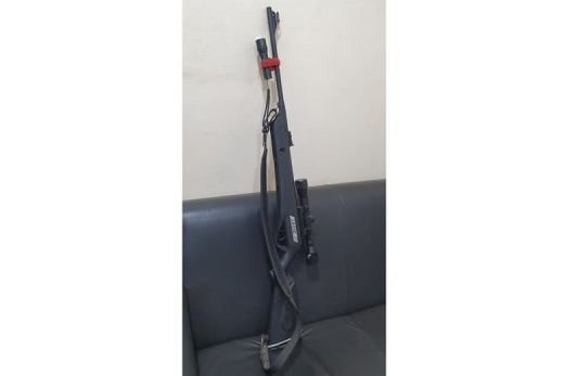 Carabina foi apreendida pela polícia