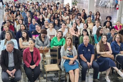Compromisso. Direcionado a 500 profissionais da rede municipal, entre professores e auxiliares de educação infantil (ADI's), evento abordou os principais sinais de violência contra crianças