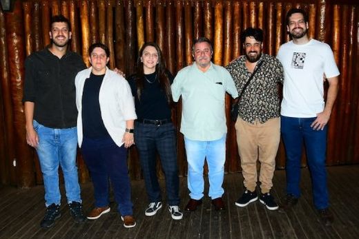 Parte da equipe que realizou o documentário. Iberê Périssé, Bassi Gazetta, Raiany Toledo, Sidney Toledo, Ivo Felipe e Arani Périssé