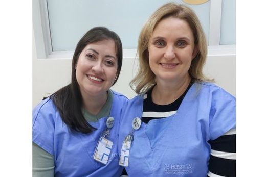 Ravena Silva e Rosângela Pecorare. Fonoaudiólogas vêm liderando uma série de ações no Hospital para esclarecer dúvidas, combater mitos e valorizar a amamentação