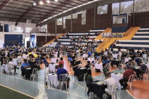 No Ginásio 'Décimo Chiozzini'. A 18ª etapa da Liga do Enxadrista reuniu mais de 160 participantes, no último dia 23
