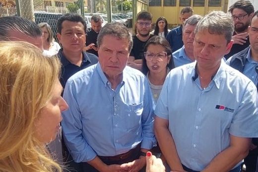 Contato. A superintendente Denise Minelli e o presidente executivo João Marchesan apresentam as instalações e demandas do hospital ao governador Tarcísio de Freitas