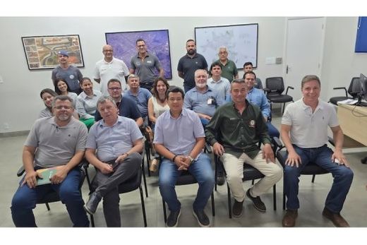 No Gabinete do Prefeito. Encontro visou discutir estratégias de conscientização, levantar propostas para a segurança viária e fortalecer a parceria entre os setores público e privado
