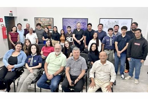 Jovens também participaram de participaram de um encontro no Gabinete da  Prefeitura