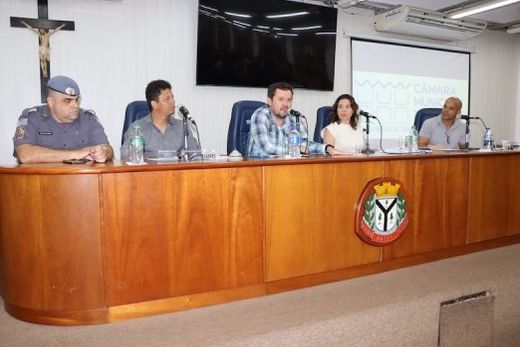 No Plenário da Câmara. Audiência reuniu vereadores, representantes do Executivo, da sociedade civil organizada, do setor empresarial e autoridades da segurança pública