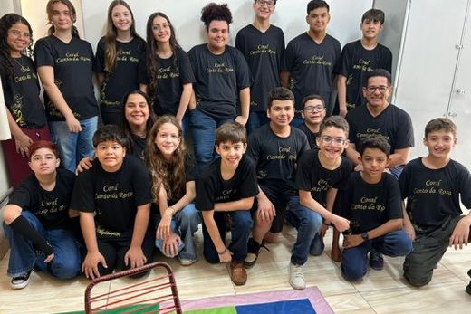 O coral 'Canto da Rosa'.  Primeiro colocado na categoria Ensino Fundamental 2