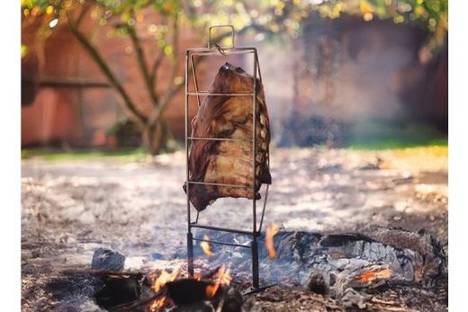 Cardápio. Costela assada no fogo de chão será servida com acompanhamentos