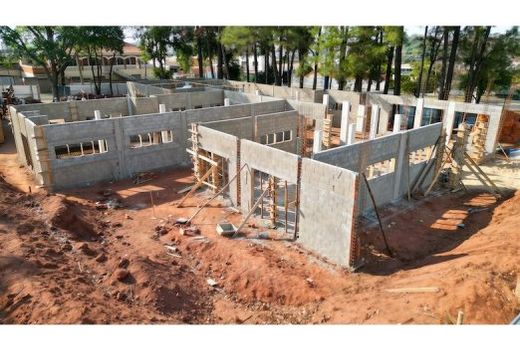 Obras da UBS. Investimento visa ampliar e qualificar o atendimento, especialmente aos moradores da Vila Santa Cruz, Quarto Centenário e parte do Jardim Buscardi