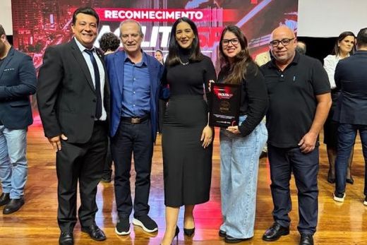 Selo Bronze. Diego Mingorance (vice-prefeito), Jorge Lima (secretário de Desenvolvimento Econômico do Estado), Juliana Cardoso (secretária executiva de Desenvolvimento Econômico), Ana Cristina Vello e