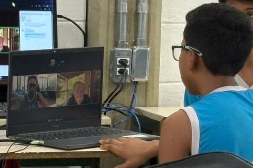 Live. Alunos do 8º ano B da EMEF Benta Maria Ragassi Scutti (CAIC) conversaram com o escritor