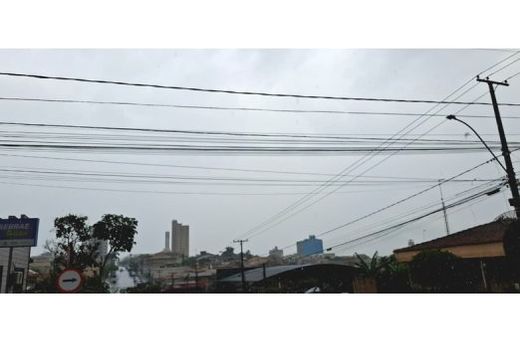 Nesta segunda-feira (13), o tempo segue instável na cidade