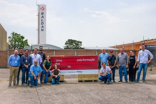 Na Baldan. Empresa concretizou a entrega de cinco equipamentos agrícolas para a Fatec Pompeia