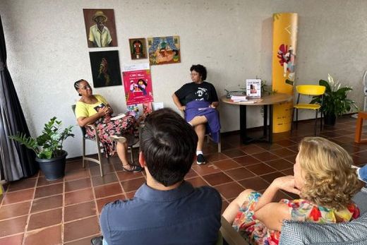 Durante o encontro, Lilia compartilhou experiências sobre sua trajetória literária