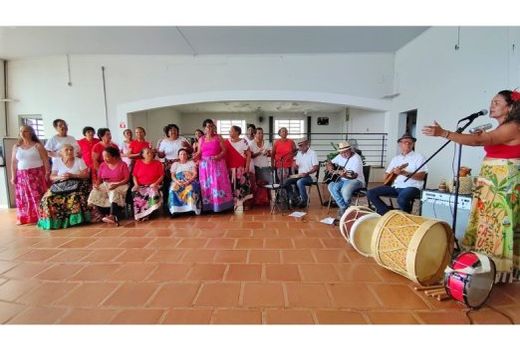 No CRAS do IV Centenário.  Músicos do território animaram a manhã com clássicos da cultura popular brasileira