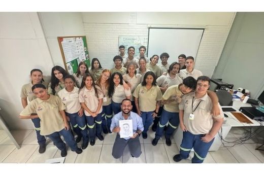 Na Citrosuco-Matão. Turma atual do Curso de Iniciação Profissional em Assistente Administrativo, com o articulador do Programa Pescar, Douglas Ferreira (ao centro)