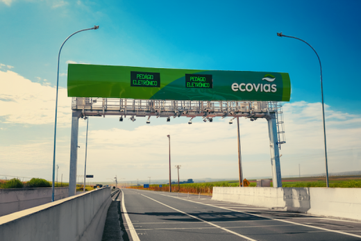 Tudo eletrônico. O sistema Free Flow permite o pagamento da tarifa do pedágio sem precisar parar o carro, por meio da leitura automática da placa ou do TAG