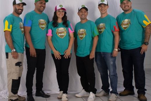 Esquadrão Brasilux durante visita a um dos Centros de Distribuição da empresa, localizado em Araraquara