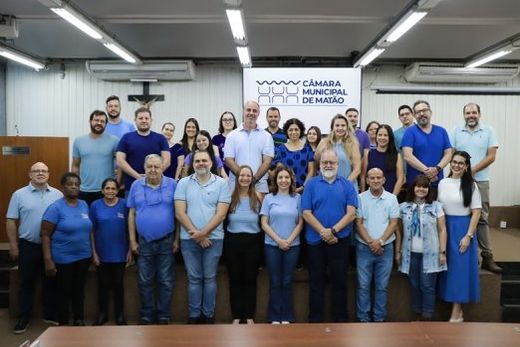 Servidores e vereadores se reuniram no plenário para registrar a foto oficial da campanha