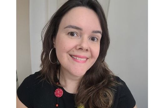A coordenadora Luciane Chaquime. Curso é voltado a professores que atuam preferencialmente no Ensino Fundamental 2 e no Ensino Médio da rede pública