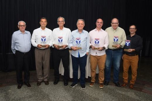 Os homenageados. Edson Rodrigues, Luís Guirado, Reinaldo Panegocci, José Matturro, Paulo Caruzo, Paulo Antoniosi e Douglas Castro, na Ameros