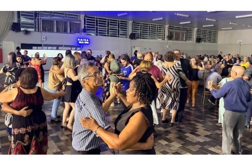 Noite de baile. A Banda Matéria Prima animou os associados e convidados, que dançaram a noite toda