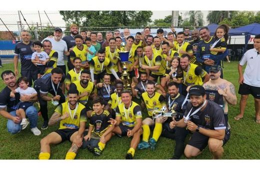O campeão. São Bernardo comemorou o título no domingo (16)