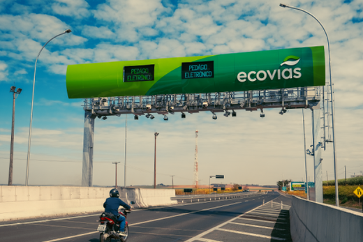 Sistema identifica, automaticamente, as placas e TAGs dos veículos, permitindo que os motoristas sigam viagem sem parar ou reduzir a velocidade