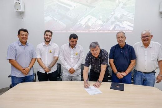 Cido Ferrari assinou a ordem de serviço na sexta-feira (28)