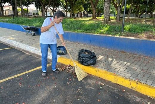 Projeto transforma praças em espaços mais limpos
