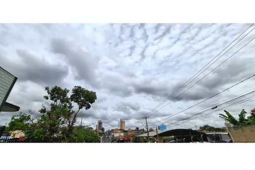 A segunda feira (8) deverá ter sol entre nuvens e pancadas de chuva