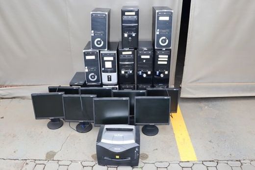 Ao todo, foram doados 14 computadores, 8 monitores e uma impressora