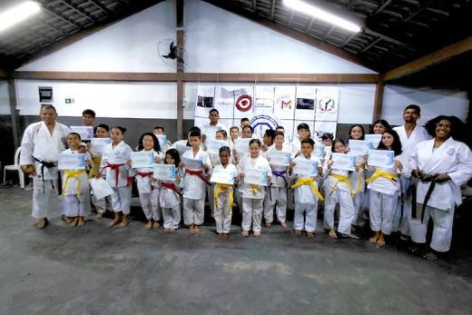 Entrega de Faixas e Certificados. Evento realizado no último dia 18 contou com alunos e familiares