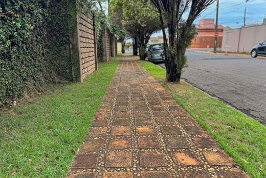 Iniciativas como construção de calçadas ecológicas são contempladas