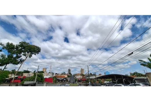 A segunda-feira (5) será de sol com muitas nuvens