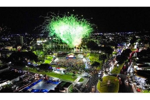 Grande público prestigiou o evento na Praça Alfredo de Paiva Garcia