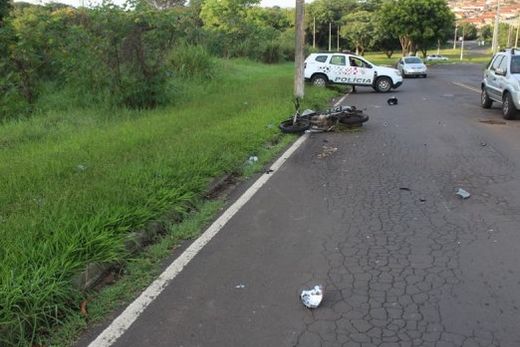 Acidente aconteceu  na Avenida Francisco Mastropietro, no Jardim Primavera