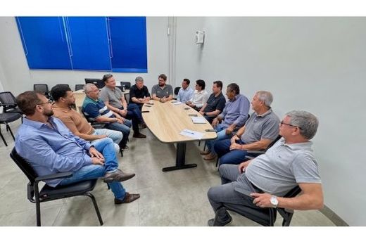 Primeira reunião do ano. O prefeito e os secretários avaliaram os trabalhos em execução, além de discutirem novos projetos para o desenvolvimento do município