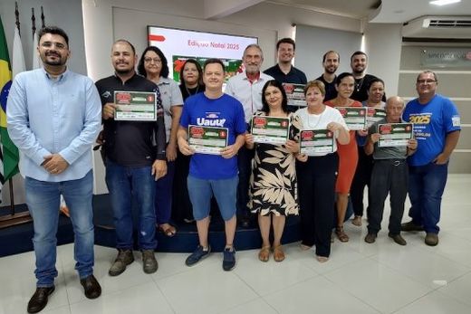 No Sincomércio-Matão. À frente: Marcel Silva, Heliton do Nascimento, Robson Alberconi, Elaine Rodrigues, Vera Pelegrini, Izaura Noli, Eliana Lorbieski, Edivaldo Zumba e Toninho Giannini; atrás: Inês S